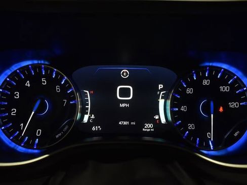 Certified 2024 Chrysler Pacifica Touring-L image 27