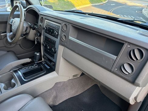 Used 2008 Jeep Commander Sport image 32