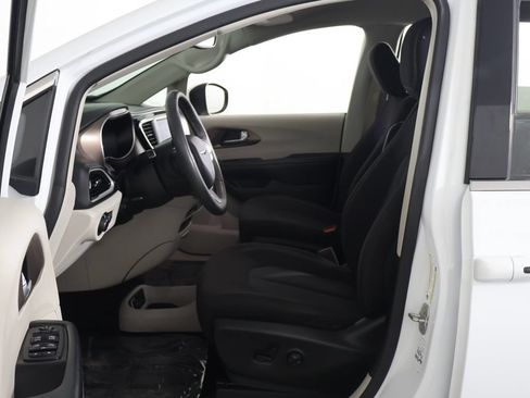 Used 2023 Chrysler Voyager LX FWD image 20