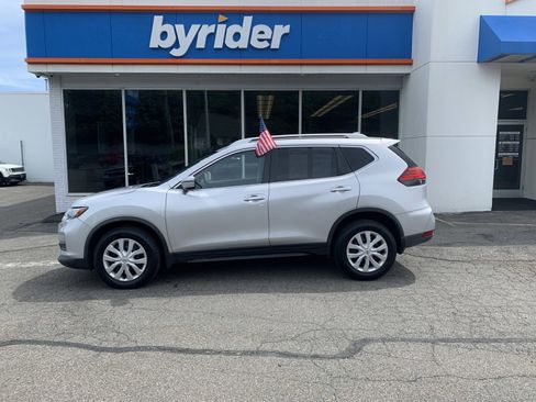 Used 2017 Nissan Rogue S w/ S Appearance Package AWD/4WD image 3