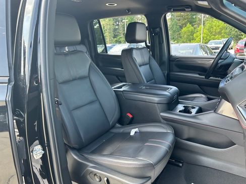 Used 2024 Chevrolet Suburban RST RWD image 21