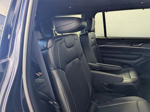 Used 2025 Jeep Grand Cherokee L Limited w/ Luxury Tech Group II image 24