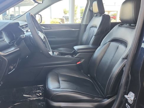 Used 2023 Jeep Grand Cherokee L Limited RWD image 15