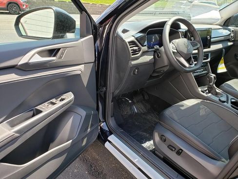 New 2026 Volkswagen Taos SE AWD/4WD image 6