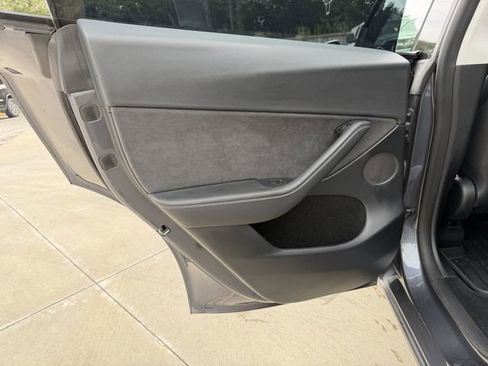 Used 2023 Tesla Model Y Performance AWD/4WD image 16