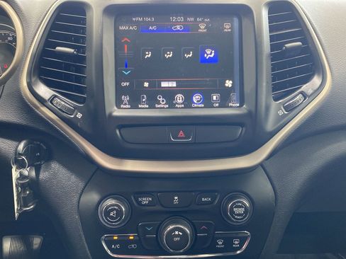 Used 2015 Jeep Cherokee Latitude FWD image 18