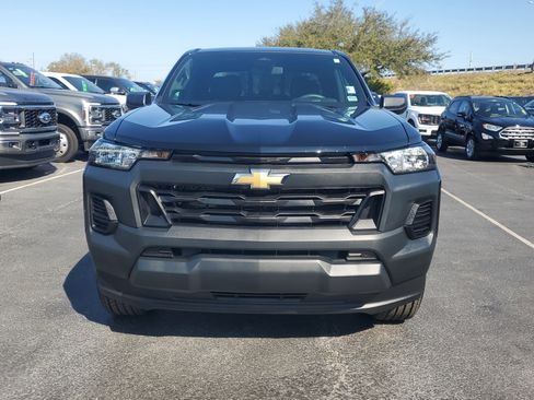 Used 2025 Chevrolet Colorado W/T image 2