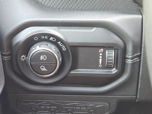 Used 2024 Jeep Gladiator Rubicon w/ Convenience Group AWD/4WD image 25