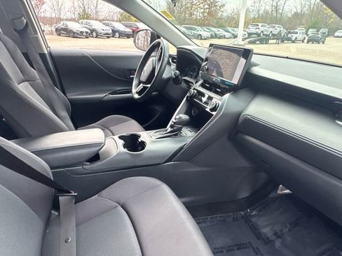 Used 2024 Toyota Venza LE image 15
