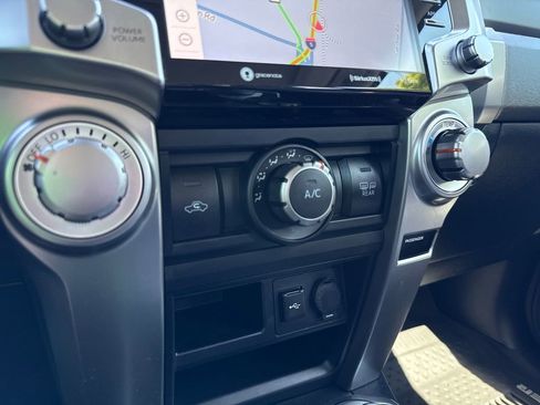 Used 2020 Toyota 4Runner SR5 Premium w/ Moonroof Package AWD/4WD image 31