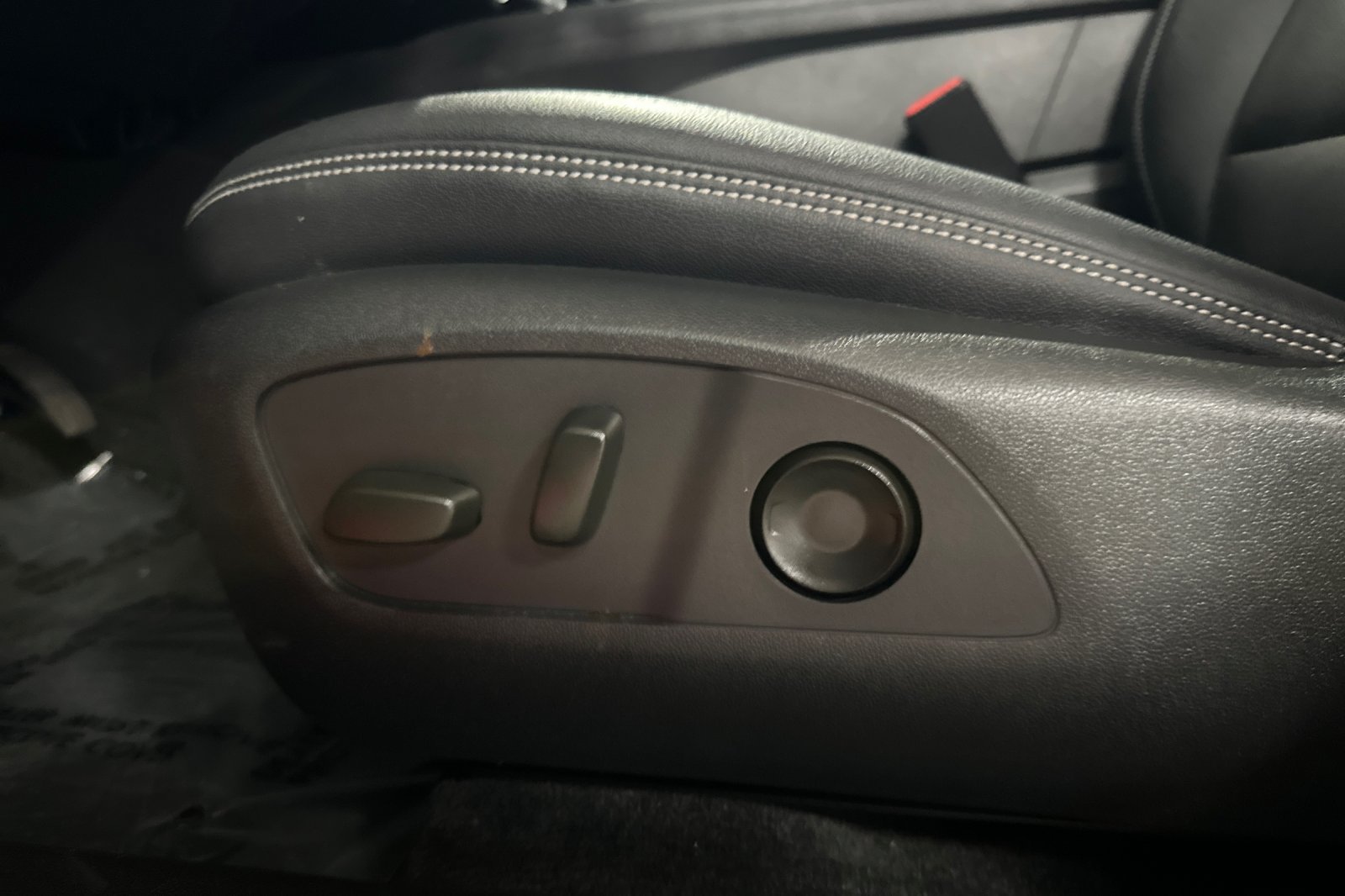 Used 2024 Chevrolet Blazer EV LT AWD/4WD image 13