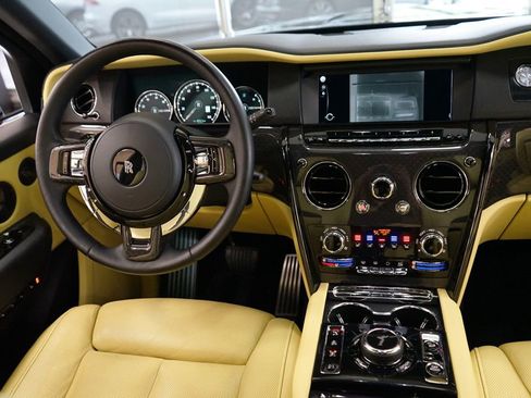 Used 2022 Rolls-Royce Cullinan Black Badge w/ Dark Exterior Package AWD/4WD image 15