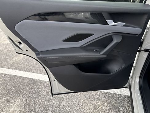 New 2026 Volkswagen Tiguan SE R-Line image 21