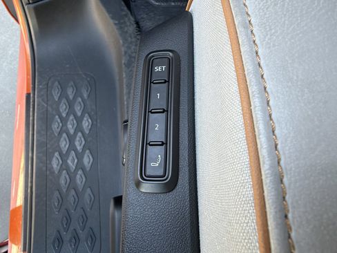 Used 2025 Volkswagen ID. Buzz Pro S Plus AWD/4WD image 31