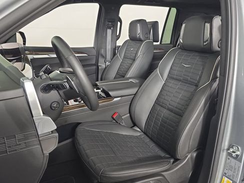 Certified 2025 Cadillac Escalade ESV Premium Luxury Platinum AWD/4WD image 17