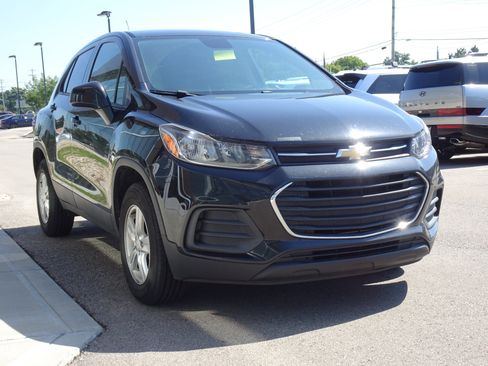 Used 2021 Chevrolet Trax LS w/ Tint and Cruise Package AWD/4WD image 6