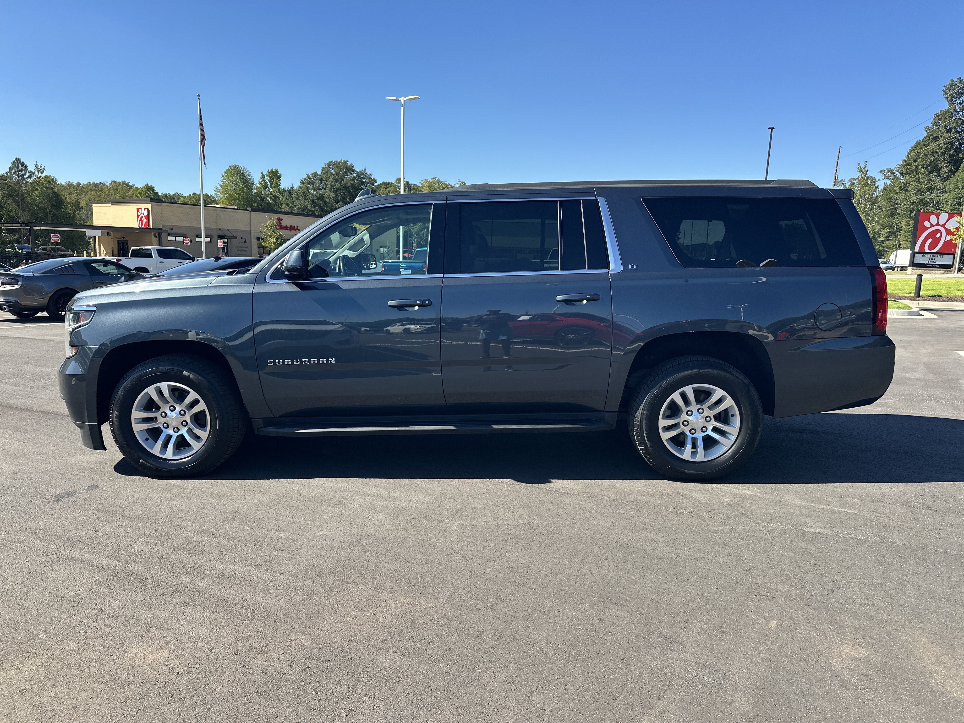 Used 2020 Chevrolet Suburban LT AWD/4WD image 4