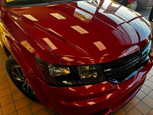 Used 2018 Dodge Journey SE w/ Blacktop Package image 2