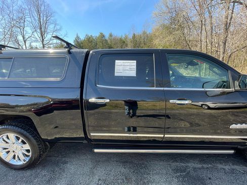 Used 2018 Chevrolet Silverado 1500 High Country image 10