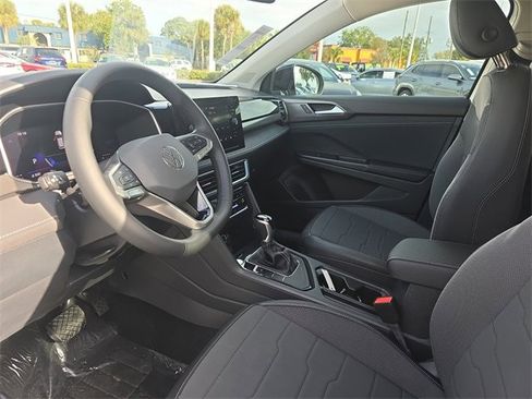 New 2026 Volkswagen Taos SE image 13