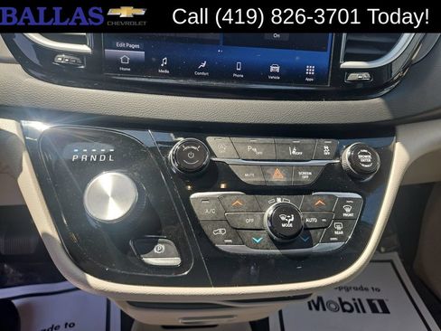 Used 2024 Chrysler Pacifica Touring-L FWD image 14