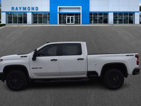 Used 2025 Chevrolet Silverado 2500 Custom w/ Custom Value Package image 6