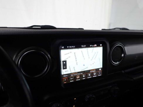 Used 2019 Jeep Wrangler Unlimited Sahara image 30