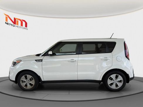 Used 2016 Kia Soul FWD image 2