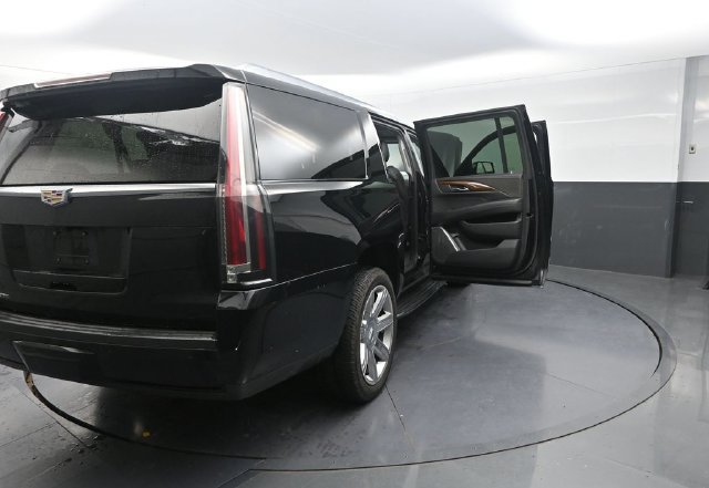 Used 2020 Cadillac Escalade ESV Premium Luxury AWD/4WD image 45