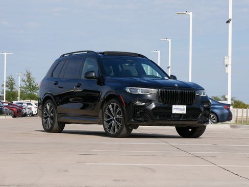 Used 2022 BMW X7 M50i AWD/4WD image 2