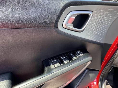 Used 2020 Kia Soul LX FWD image 21