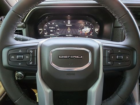 Used 2024 GMC Yukon Denali image 11