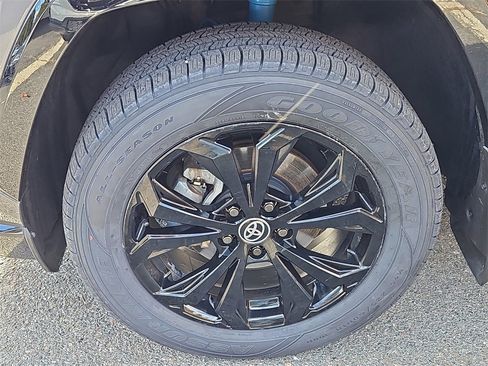 Used 2024 Toyota RAV4 SE image 7