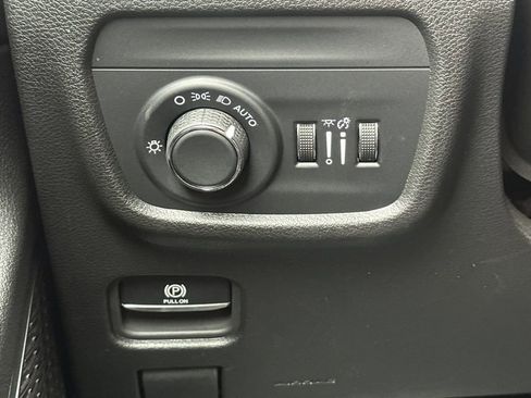Used 2024 Jeep Grand Cherokee L Laredo RWD image 32