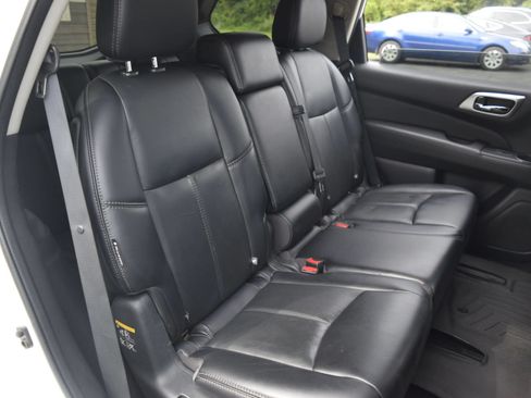 Used 2018 Nissan Pathfinder SL w/ SL Premium Package AWD/4WD image 9