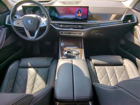 Used 2024 BMW X7 xDrive40i AWD/4WD image 17