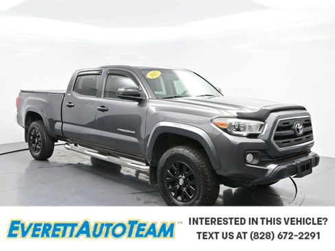Used 2017 Toyota Tacoma SR5 w/ Tow Package AWD/4WD image 1