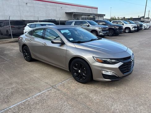 Used 2022 Chevrolet Malibu LT FWD image 3