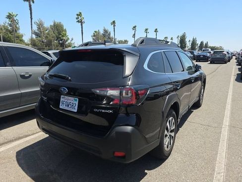 Used 2023 Subaru Outback Premium AWD/4WD image 3