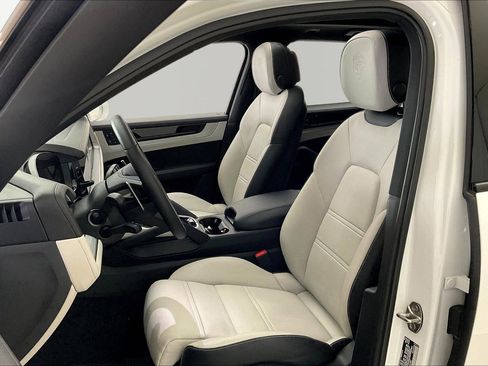 Used 2024 Porsche Cayenne AWD/4WD image 20