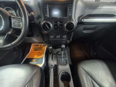 Used 2016 Jeep Wrangler Unlimited Rubicon image 11