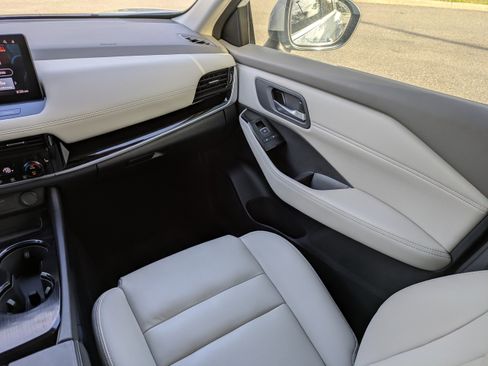 Certified 2025 Nissan Rogue SL image 19