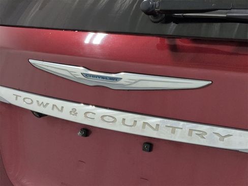 Used 2012 Chrysler Town & Country Touring w/ Entertainment Group #1 image 13