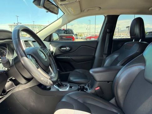 Used 2016 Jeep Cherokee Trailhawk AWD/4WD image 20
