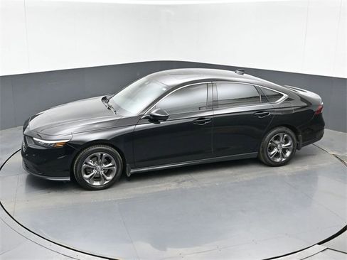 Used 2023 Honda Accord EX image 37