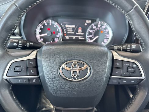 Used 2023 Toyota Highlander LE image 23