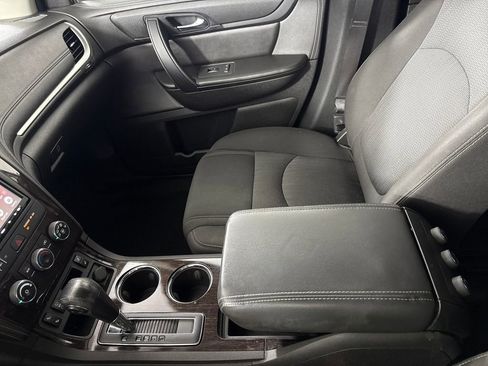 Used 2017 Chevrolet Traverse LT w/ Style and Technology Package image 17