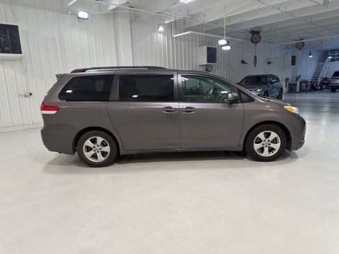 Used 2012 Toyota Sienna LE FWD image 6