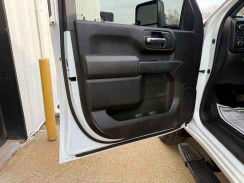 Used 2024 Chevrolet Silverado 2500 Custom w/ Custom Value Package image 16