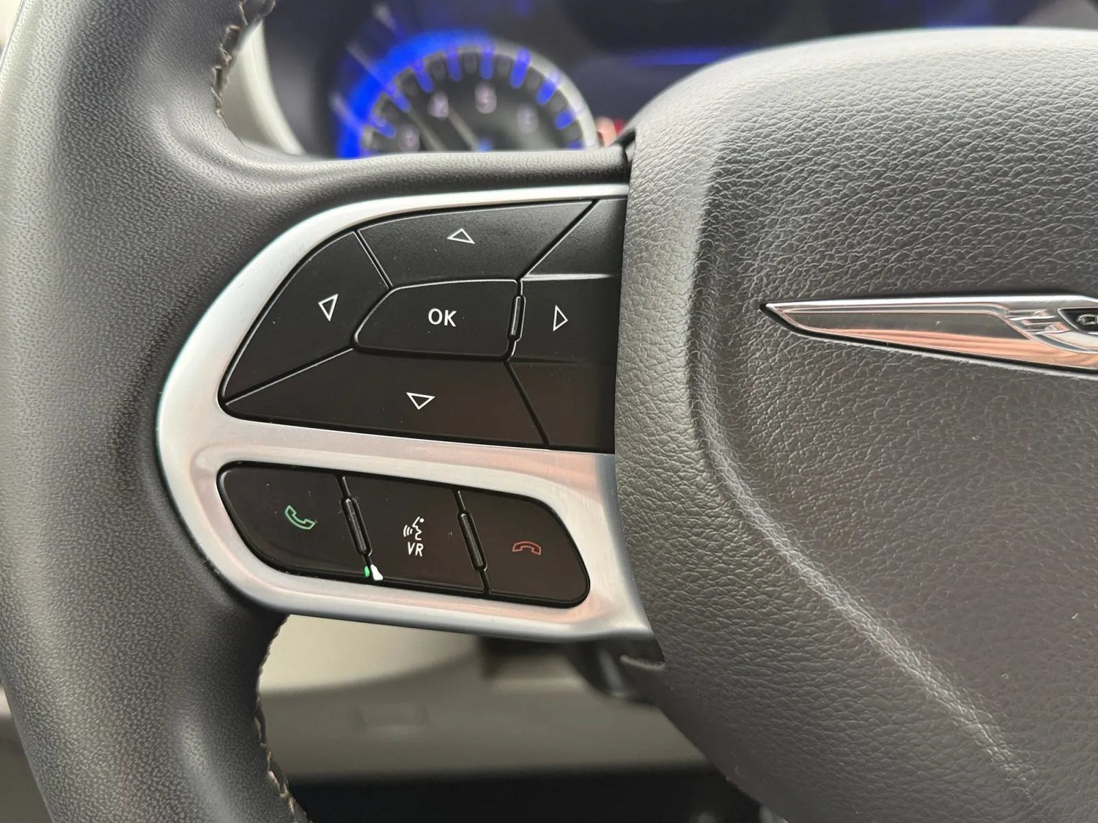 Used 2023 Chrysler Pacifica Touring-L FWD image 30